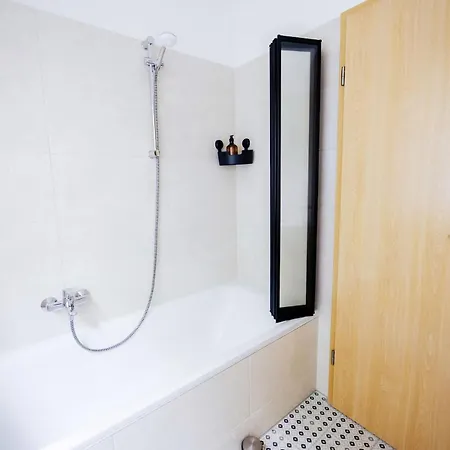 Apartment Salt Apartments - Charmante Wohnung, Ruhig, Nahe S-Bahn *