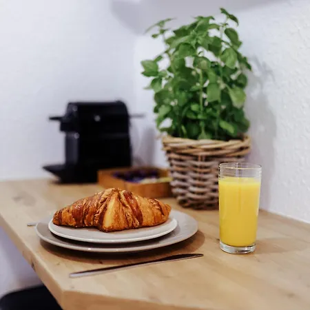 Salt Apartments - Charmante Wohnung, Ruhig, Nahe S-Bahn *
